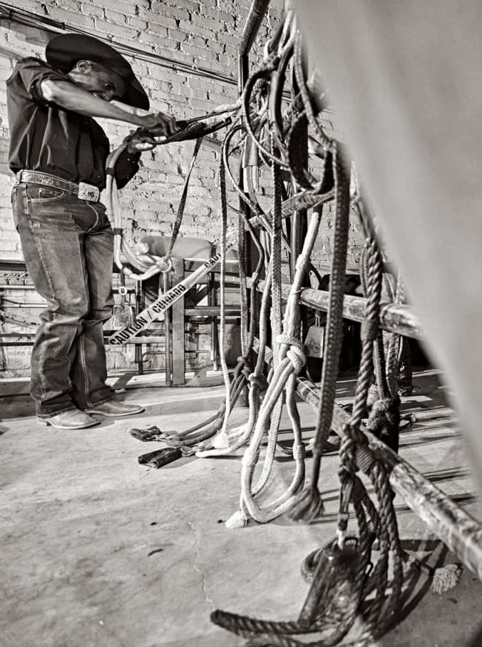 GETTING A GRIP
Lucas Divino, who finished third in Fort Worth, coated his rope with sticky rosin before competing.